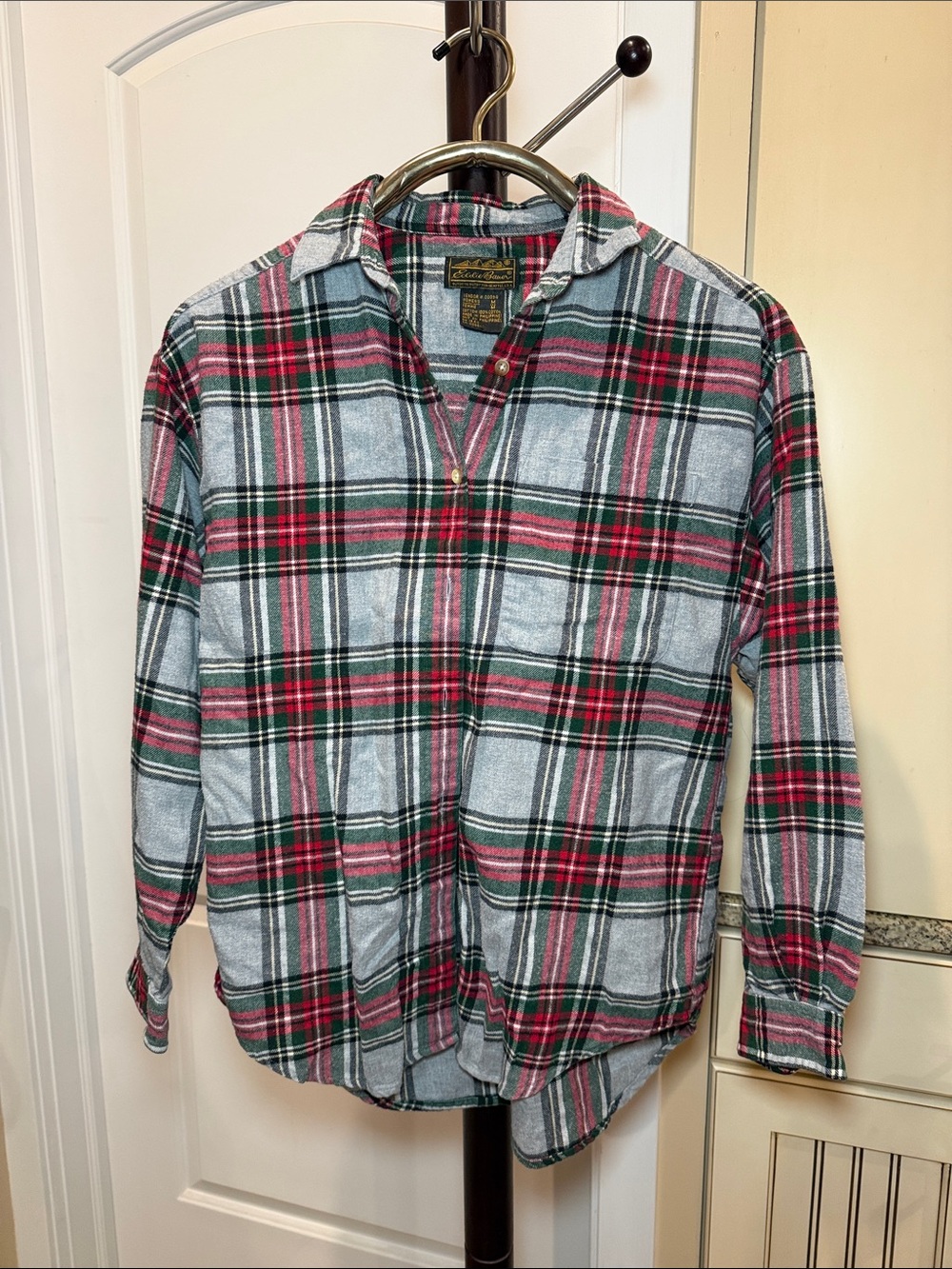 Plaid Flannel Button-Up Shirt in Gray, Red & Green